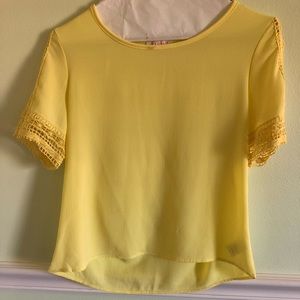 pale yellow lace short sleeve top size small